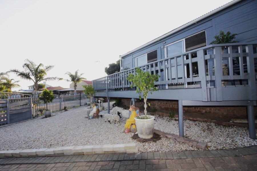 3 Bedroom Property for Sale in Wavecrest Eastern Cape